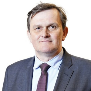 Oszk&aacute;r J&aacute;nos Seszt&aacute;k